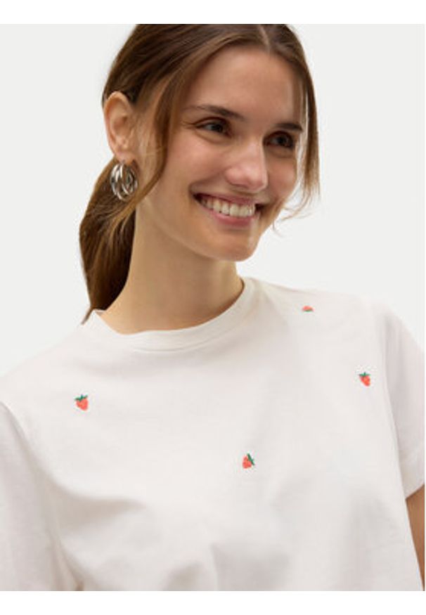 Vero Moda T-Shirt Solvei 10325318 Biały Regular Fit. Kolor: biały. Materiał: bawełna