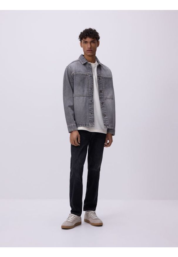 Reserved - Jeansy slim z efektem sprania - czarny. Kolor: czarny