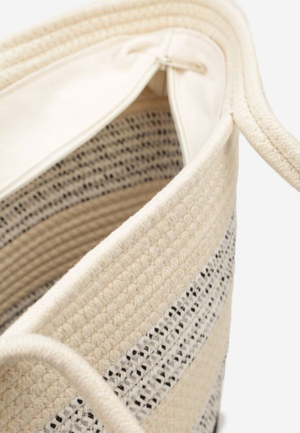 Born2be - Beżowo-Czarna Torebka w Stylu Boho o Trapezowym Fasonie Tote na Suwak Astrella. Kolor: beżowy. Sezon: lato. Styl: boho