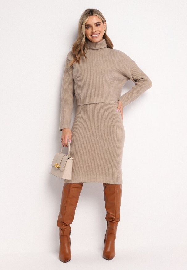 Born2be - Ciemnobeżowy Komplet Dzianinowy z Wełną i Bawełną Golf i Dopasowana Sukienka Reilaia. Kolor: beżowy. Materiał: dzianina, wełna, bawełna. Sport: golf