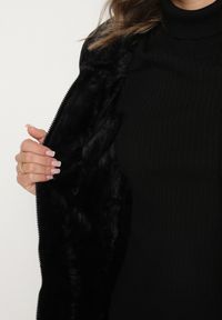 Born2be - Beżowa Pikowana Kurtka Dwustronna z Kapturem i Futerkiem Rinaresa. Okazja: na co dzień. Typ kołnierza: kaptur. Kolor: beżowy. Materiał: futro. Styl: elegancki, casual #6