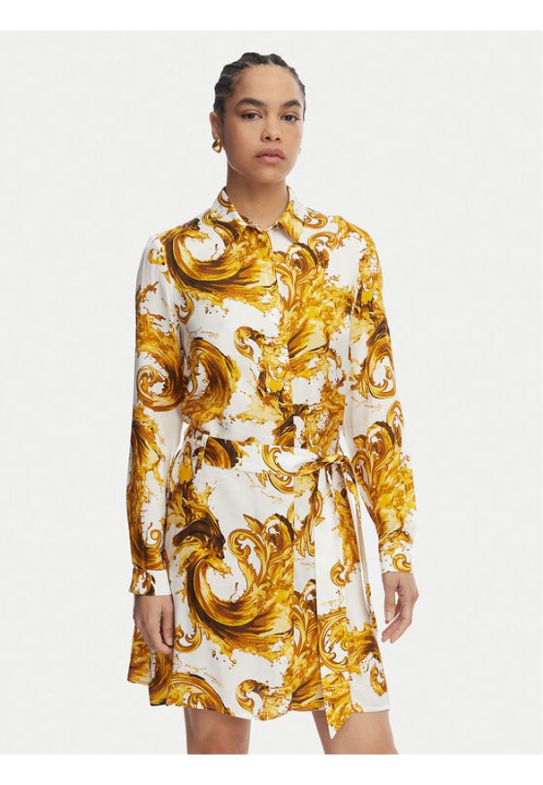 Versace Jeans Couture Sukienka koszulowa 80HAO911 NS757 Biały Relaxed Fit. Kolor: biały. Materiał: wiskoza. Typ sukienki: koszulowe