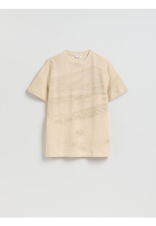 Reserved - Strukturalny t-shirt regular - warm olive. Materiał: dzianina, bawełna