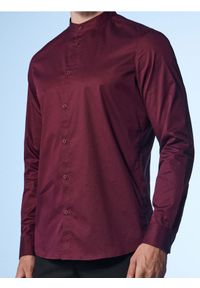Sinsay - Gładka koszula slim fit ze stójką - bordowy. Typ kołnierza: kołnierzyk stójkowy. Kolor: czerwony. Wzór: gładki #1