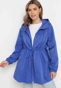 Born2be - Niebieska Kurtka Parka Ściągana w Pasie Troczkami Nevishia. Kolor: niebieski. Materiał: jeans. Styl: elegancki #5