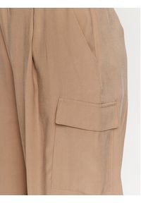 DKNY Spodnie materiałowe P3BKTR20 Beżowy Relaxed Fit. Kolor: beżowy. Materiał: wiskoza