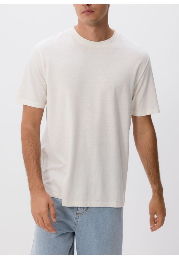 Reserved - T-shirt comfort z dodatkiem lnu - złamana biel. Materiał: len