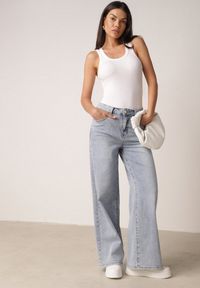 Born2be - Niebieskie Jeansy o Szerokim Fasonie z Wysokim Stanem Zdobione Haftem Liluth. Okazja: na co dzień, do pracy, na spotkanie biznesowe. Stan: podwyższony. Kolor: niebieski. Wzór: aplikacja, haft. Styl: biznesowy, klasyczny, casual, elegancki #5