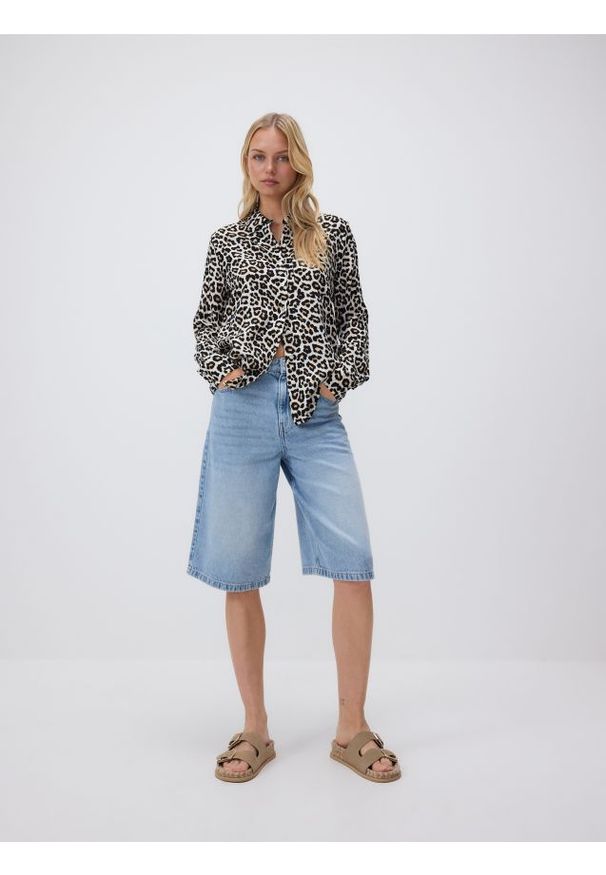 Reserved - Koszula regular z wiskozy - brązowy. Kolor: brązowy. Materiał: wiskoza