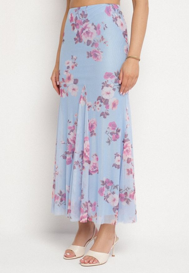 Born2be - Niebieski Komplet w Kwiaty Spódnica i Top z Wiązanymi Ramiączkami i Falbankami Torellina. Kolor: niebieski. Materiał: jeans. Wzór: kwiaty