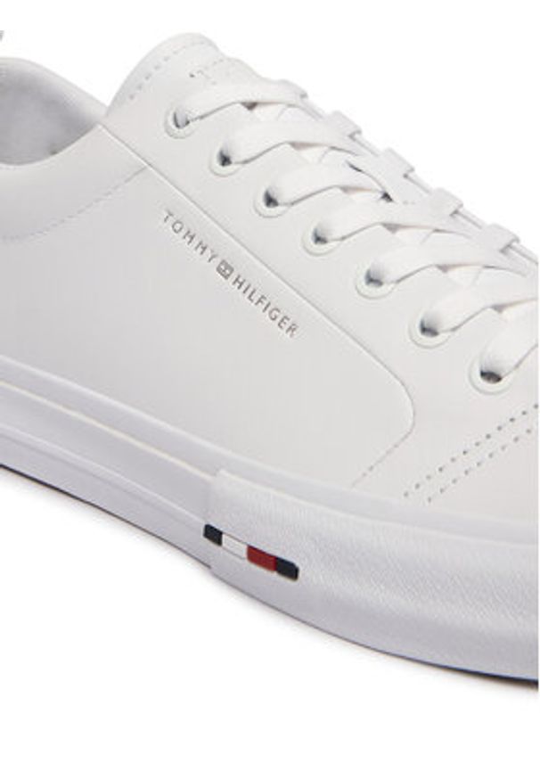 TOMMY HILFIGER - Tommy Hilfiger Sneakersy Harlem Street Lth FM0FM05708 Biały. Kolor: biały. Materiał: skóra