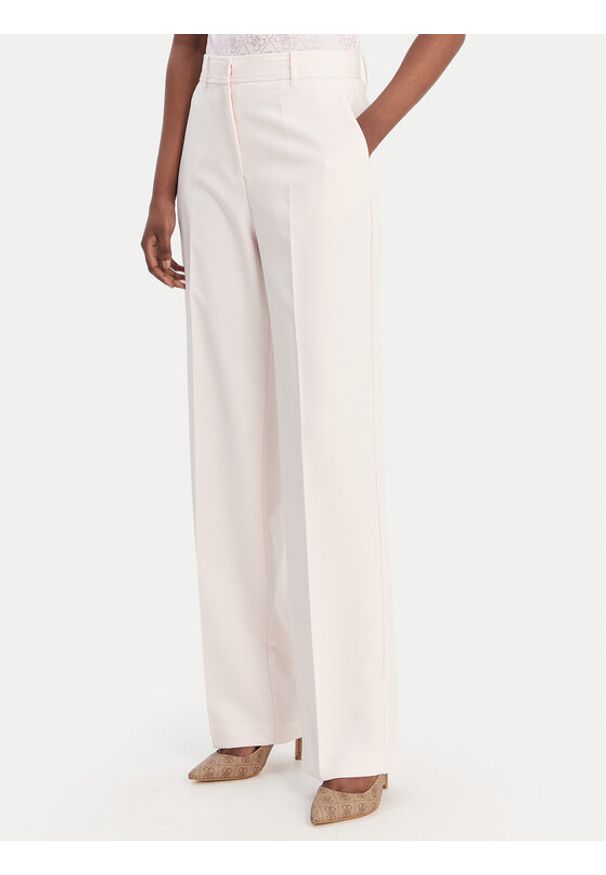 Guess Spodnie materiałowe W6RB02 WH9Y2 Różowy Regular Fit. Kolor: różowy. Materiał: syntetyk