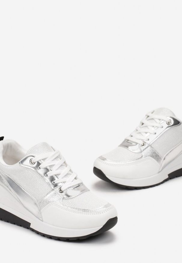 Born2be - Białe Sneakersy na Niskiej Koturnie Sandrilla. Nosek buta: okrągły. Zapięcie: sznurówki. Kolor: biały. Materiał: materiał. Sezon: jesień, lato, wiosna. Obcas: na koturnie. Wysokość obcasa: średni