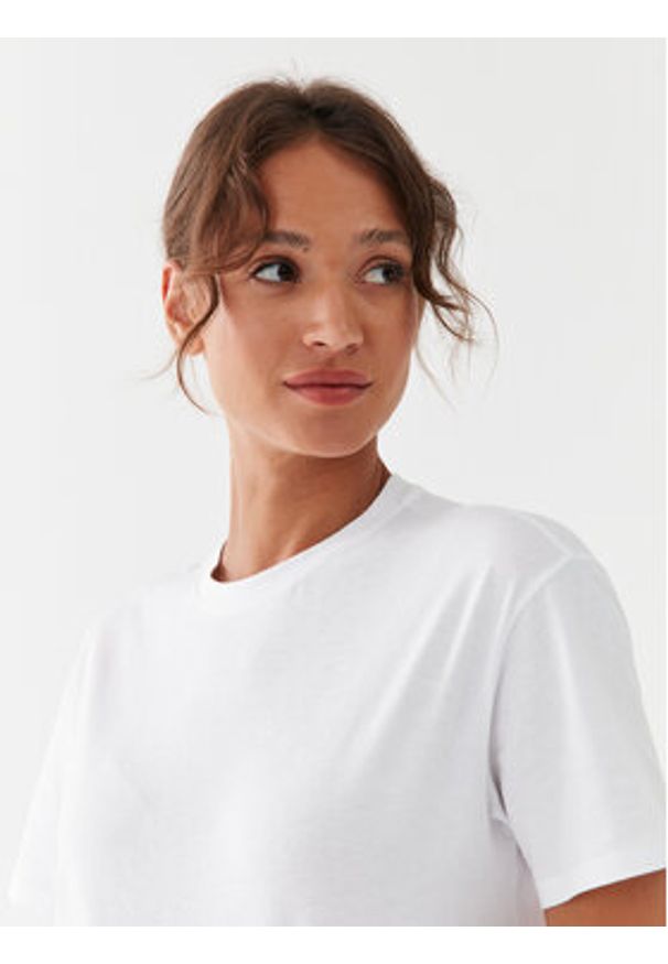 United Colors of Benetton - United Colors Of Benetton T-Shirt 3096D102O Biały Regular Fit. Kolor: biały. Materiał: bawełna