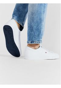 TOMMY HILFIGER - Tommy Hilfiger Sneakersy Essential Leather Sneaker FM0FM02157 Biały. Kolor: biały. Materiał: skóra #6
