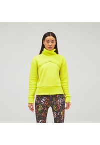Bluza New Balance WT13119SYE – żółta. Kolor: żółty. Materiał: materiał, dresówka, skóra, tkanina, poliester. Długość: długie. Sezon: zima. Sport: fitness
