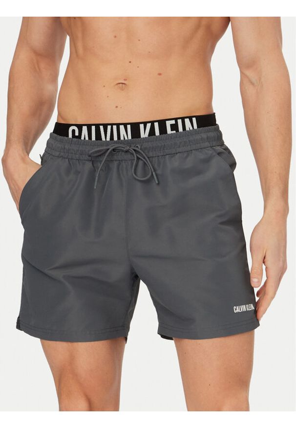 Calvin Klein Swimwear Szorty kąpielowe LV00N61015 Szary ciemny Regular Fit. Kolor: szary. Materiał: syntetyk