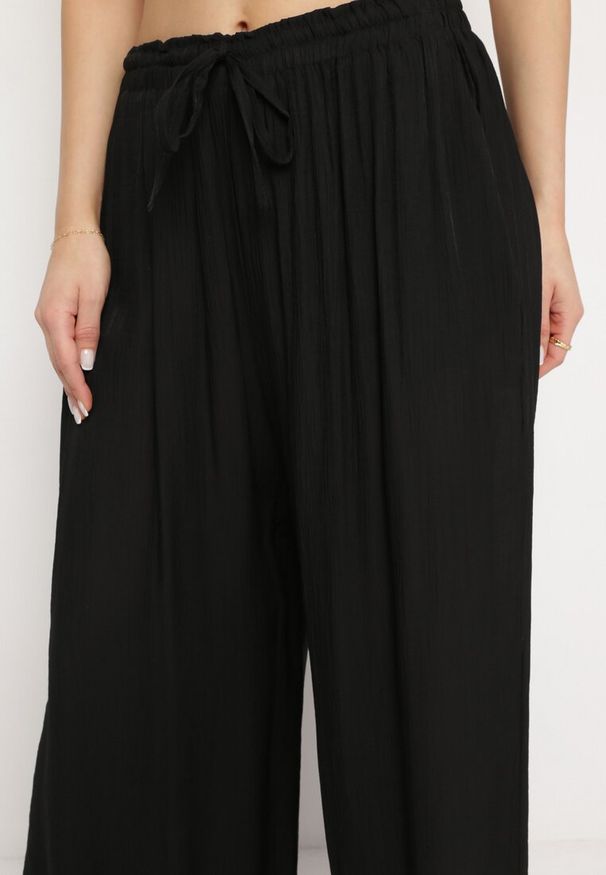 Born2be - Czarne Szerokie Spodnie z Wiskozy z Kieszeniami Rowalle. Kolor: czarny. Materiał: wiskoza. Styl: elegancki