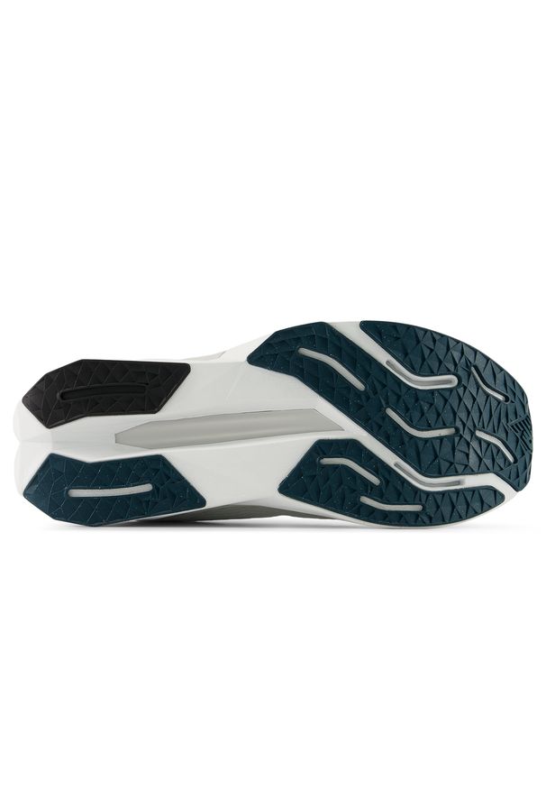 Buty męskie New Balance FuelCell Propel v5 MFCPR1K4 – beżowe. Okazja: na co dzień. Kolor: beżowy. Materiał: guma, materiał, syntetyk. Szerokość cholewki: normalna. Sport: bieganie, fitness