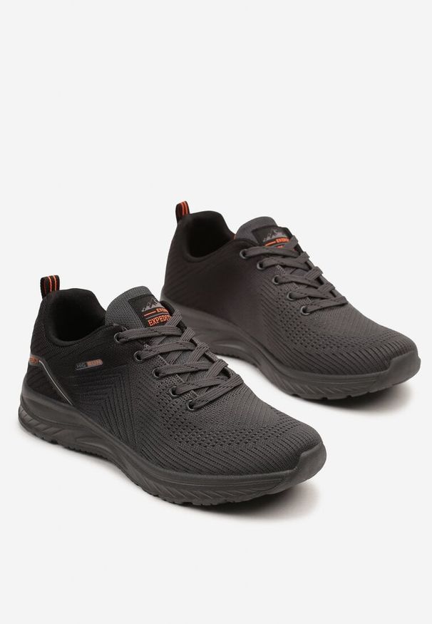 Born2be - Ciemnoszare Buty Sportowe Sneakersy Ozdobione Tłoczeniem i Napisami Odannia. Okazja: na co dzień. Kolor: szary. Materiał: jeans. Wzór: aplikacja, napisy