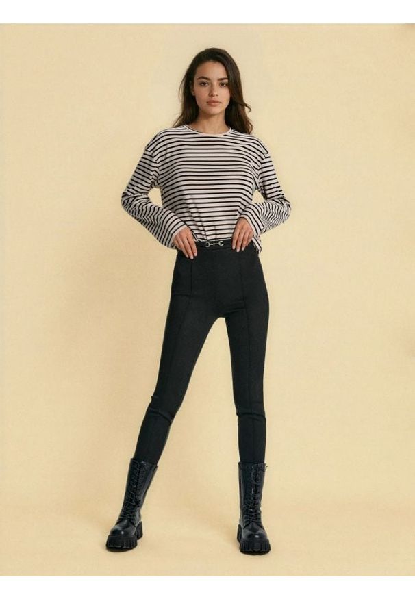 Sinsay - Legginsy soft touch z dekoracyjną klamrą w pasie oraz przeszyciami - czarny. Kolor: czarny