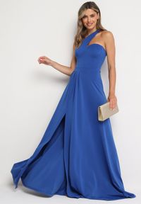 Born2be - Granatowa Rozkloszowana Sukienka z Asymetryczną Górą i Wiązaniem na Ramieniu z Rozcięciem Efirey. Kolor: niebieski. Materiał: tkanina. Typ sukienki: asymetryczne