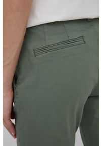 Pepe Jeans spodnie Maura damskie kolor zielony fason chinos medium waist. Kolor: zielony