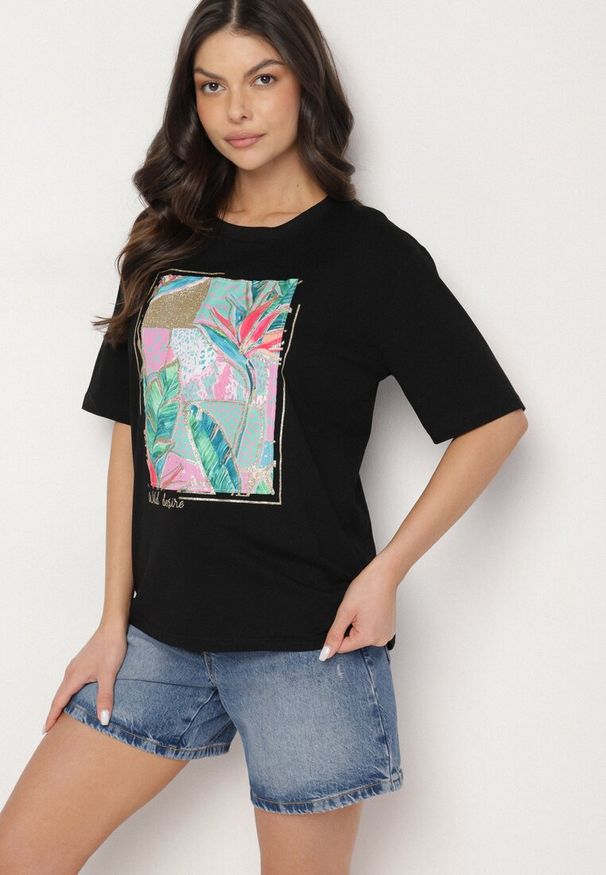 Born2be - Czarny Bawełniany T-shirt z Ozdobnym Nadrukiem Delmari. Okazja: na co dzień, na spacer. Kolor: czarny. Materiał: bawełna. Wzór: nadruk. Styl: klasyczny, casual
