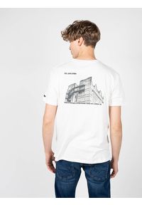 Pepe Jeans T-shirt "Shye" | PM508495 | Shye | Mężczyzna | Biały. Okazja: na co dzień. Kolor: biały. Materiał: bawełna. Wzór: aplikacja, nadruk. Styl: casual #3