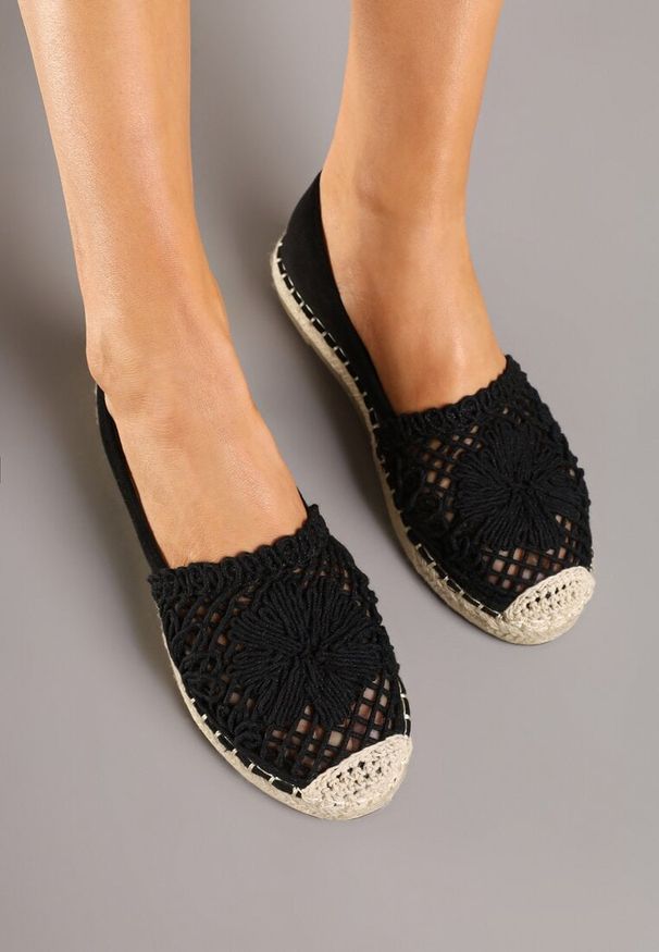 Born2be - Czarne Ażurowe Espadryle Ozdobione Plecionym Sznurkiem Sdivaya. Okazja: na co dzień. Nosek buta: okrągły. Kolor: czarny. Materiał: jeans. Wzór: ażurowy, aplikacja. Obcas: na obcasie. Styl: elegancki, casual