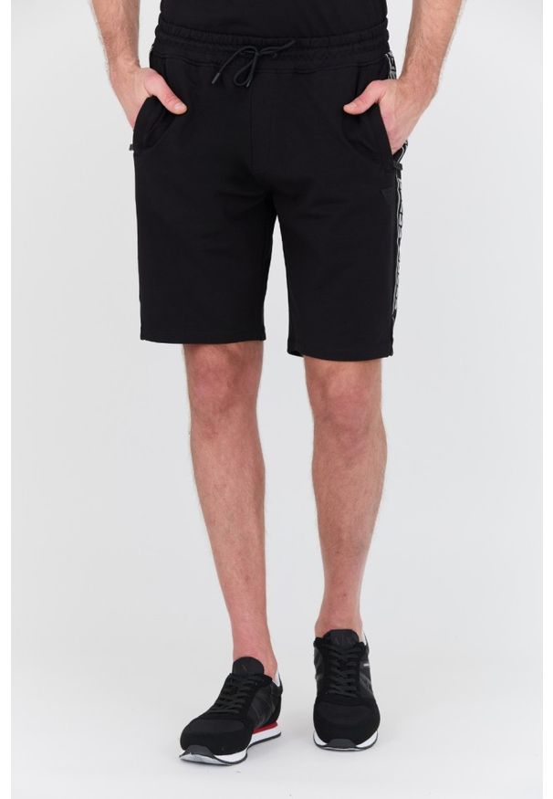 Guess - GUESS Czarne shorty Arlo. Kolor: czarny