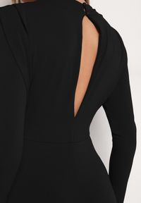 Born2be - Czarny Koktajlowy Kombinezon Ozdobiony Wycięciem na Plecach Sewiel. Kolor: czarny. Długość rękawa: długi rękaw. Długość: długie. Wzór: aplikacja. Styl: wizytowy #5