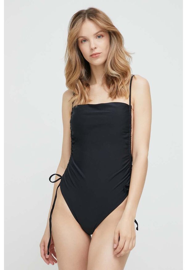 Answear Lab jednoczęściowy strój kąpielowy kolor czarny lekko usztywniona miseczka. Kolor: czarny. Materiał: materiał