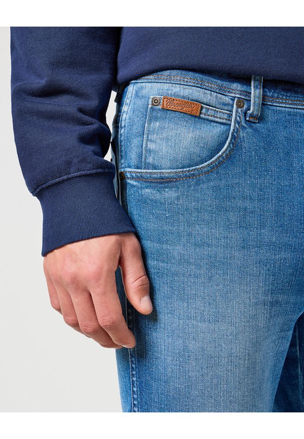 Wrangler - WRANGLER TEXAS SLIM MĘSKIE SPODNIE JEANSOWE JEANSY DŻINSY PRAIRIE BLUE 112356813 W12S017441. Okazja: na co dzień. Stan: podwyższony. Styl: elegancki, klasyczny, vintage, casual