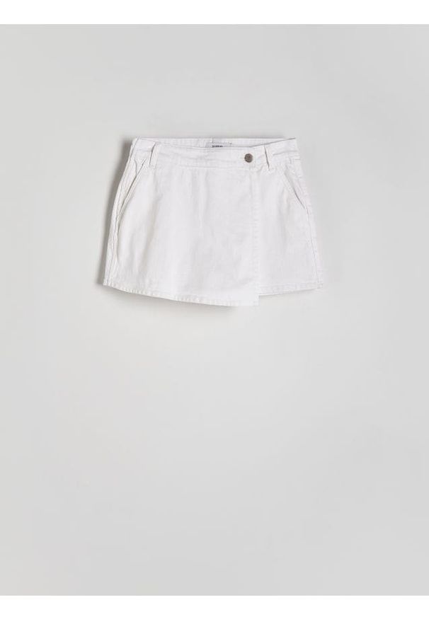Reserved - Jeansowe spódnico-szorty - złamana biel. Materiał: jeans