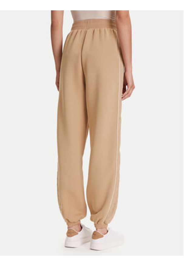Guess Spodnie dresowe V5YB02 KB3P2 Beżowy Regular Fit. Kolor: beżowy. Materiał: bawełna