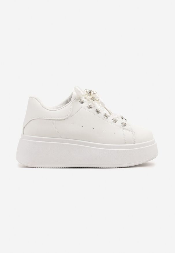 Born2be - Białe Sneakersy na Grubej Podeszwie z Cyrkoniami Vivanne. Okazja: na co dzień. Kolor: biały. Materiał: jeans