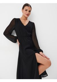 Mohito - Czarna sukienka midi - Czarny. Kolor: czarny. Długość: midi #2