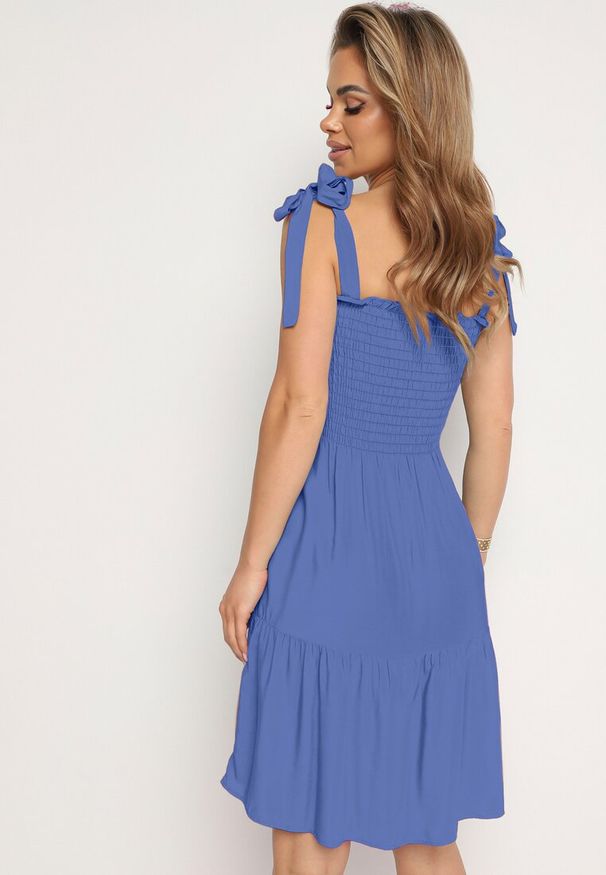 Born2be - Niebieska Rozkloszowana Sukienka z Bawełny z Gumką w Talii na Ramiączkach Gelfea. Kolor: niebieski. Materiał: bawełna. Długość rękawa: na ramiączkach. Typ sukienki: rozkloszowane. Styl: klasyczny