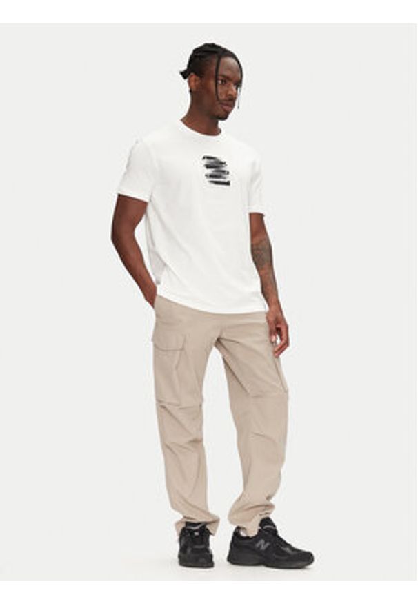 Armani Exchange T-Shirt XM000548 AF10362 U0009 Biały Regular Fit. Kolor: biały. Materiał: bawełna