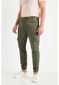 Desigual spodnie 22SMPW02 męskie kolor zielony joggery. Kolor: zielony. Materiał: tkanina #2
