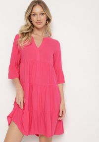 Born2be - Ciemnoróżowa Rozkloszowana Sukienka z Wiskozy z Falbanami Izleia. Okazja: na co dzień. Kolor: różowy. Materiał: wiskoza. Styl: elegancki, casual