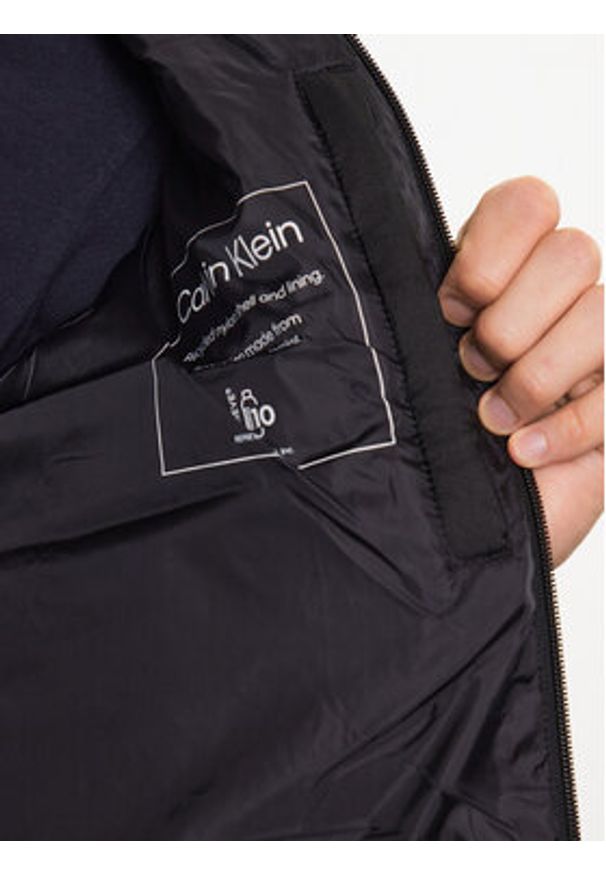 Calvin Klein Kamizelka K10K111462 Czarny Regular Fit. Kolor: czarny. Materiał: syntetyk