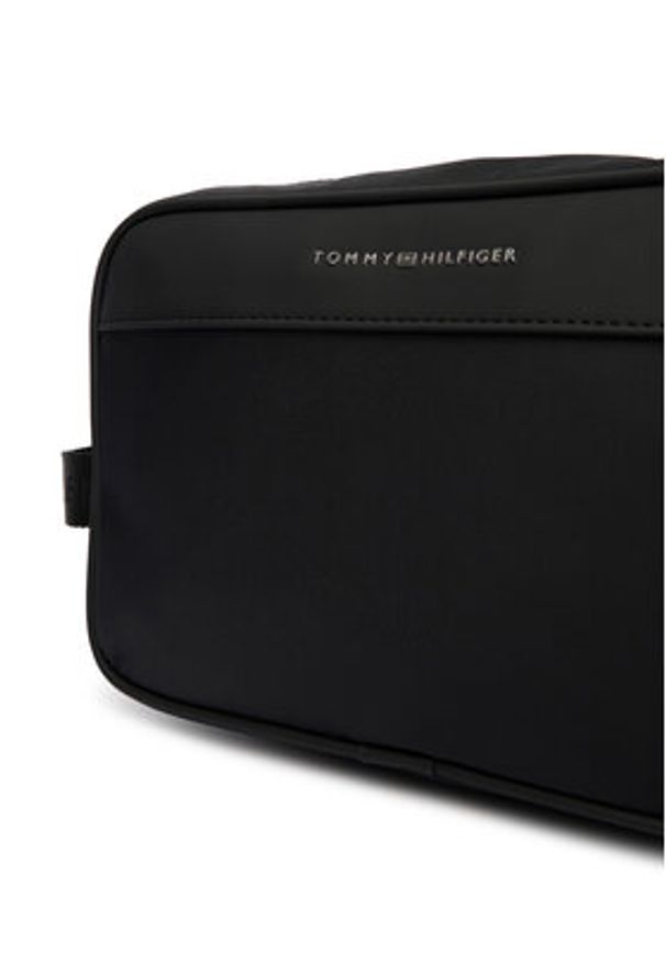 TOMMY HILFIGER - Tommy Hilfiger Kosmetyczka Th Repreve Washbag AM0AM14153 Czarny. Kolor: czarny. Materiał: materiał