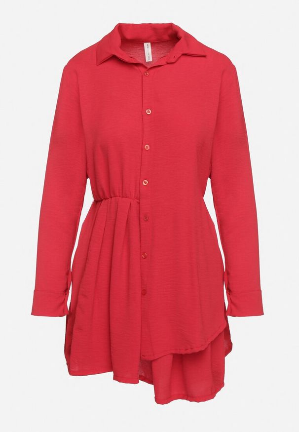 Born2be - Czerwona Asymetryczna Sukienka o Koszulowym Kroju z Gumką w Talii Elodina. Kolor: czerwony. Długość rękawa: długi rękaw. Typ sukienki: asymetryczne, koszulowe. Styl: sportowy, elegancki