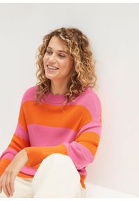 bonprix - Sweter z okrągłym dekoltem, w szerokie paski. Kolor: różowy. Wzór: paski #2