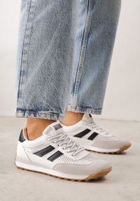 Renee - Białe Klasyczne Sneakersy Zdobione Siateczkowymi Wstawkami Eilshoy. Okazja: na co dzień. Kolor: biały. Materiał: jeans. Wzór: aplikacja #6