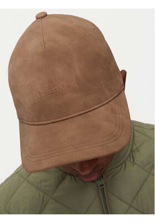 Calvin Klein Czapka z daszkiem K50K512632 Beżowy. Kolor: beżowy. Materiał: skóra