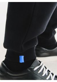 Pako Lorente - PAKO LORENTE - Spodnie dresowe w czarnym kolorze. Okazja: na co dzień. Kolor: szary, czarny. Materiał: dresówka. Wzór: gładki. Styl: casual #2