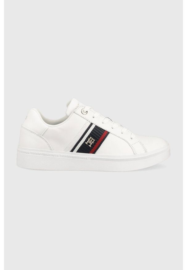 TOMMY HILFIGER - Tommy Hilfiger sneakersy skórzane CORP WEBBING SNEAKER kolor biały FW0FW07379. Nosek buta: okrągły. Zapięcie: sznurówki. Kolor: biały. Materiał: skóra